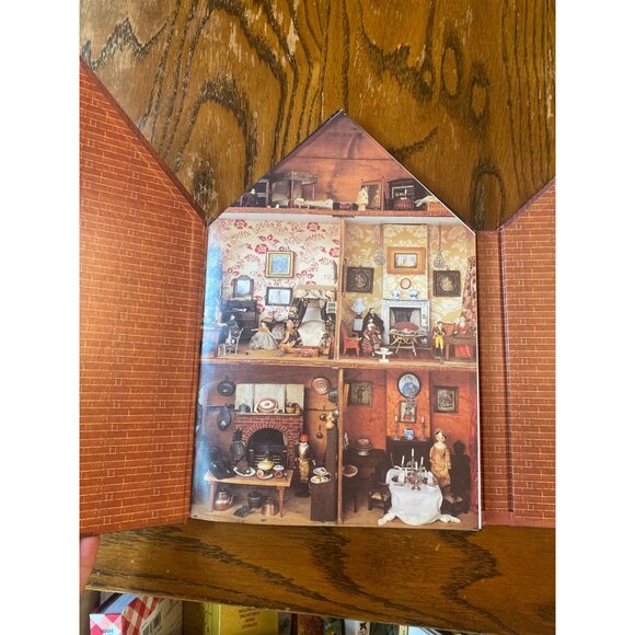 The Doll House Book Illustrated Guide to miniatures by Stephanie Finnegan - Picture 2 of 6